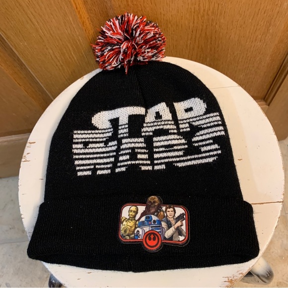 STAR WARS BERKSHIRE FASHIONS POM KNIT WINTER HAT BEANIE LucasFilm 100% Acrylic - Picture 1 of 4